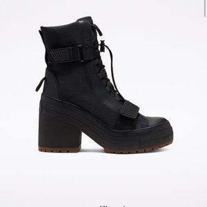 Converse boots, women’s size 8.